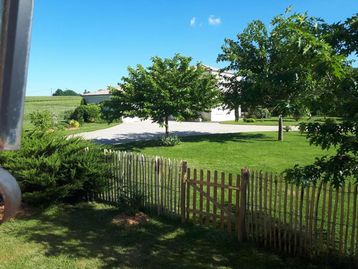 La Roulotte De Glorit Villa Bourg-sur-Gironde Exterior photo